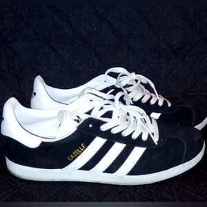 Adidas Gazelle shoe size 8.5